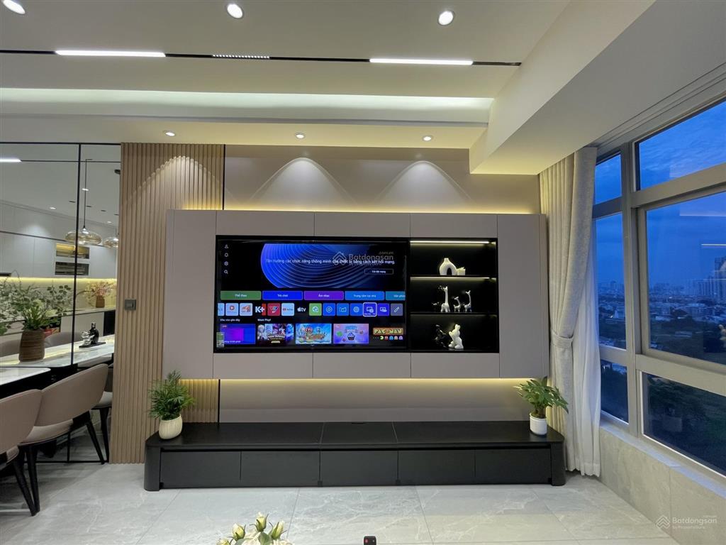 Cần bán nhanh căn hộ sky garden, nhà mới 100%, view hồ bơi.  0917 300 *** em hằng