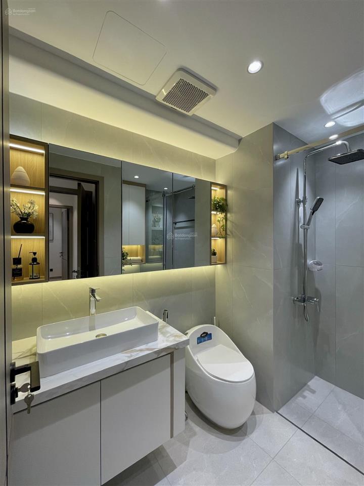 Cần bán nhanh căn hộ sky garden, nhà mới 100%, view hồ bơi.  0917 300 *** em hằng