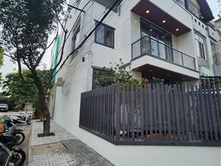 Bán biệt thự căn góc hai mặt tiền đường số phạm hữu lầu p. phú mỹ quận 7