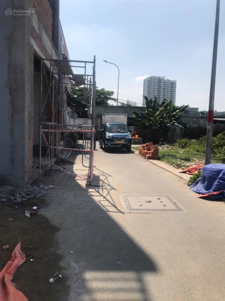 Đất hẻm xe hơi cạnh chợ phú thuận quận 7. giá 5 tỷ 550 triệu.  0917 492 *** chính.