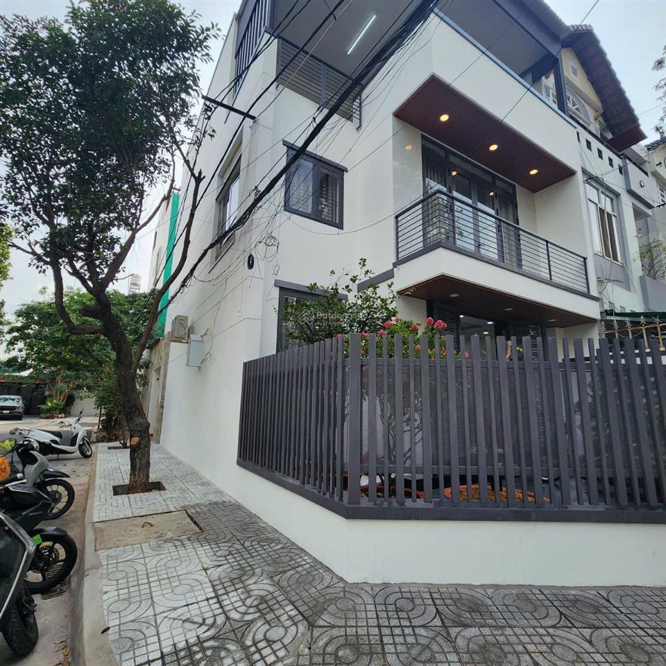 Bán biệt thự căn góc hai mặt tiền đường số phạm hữu lầu p. phú mỹ quận 7