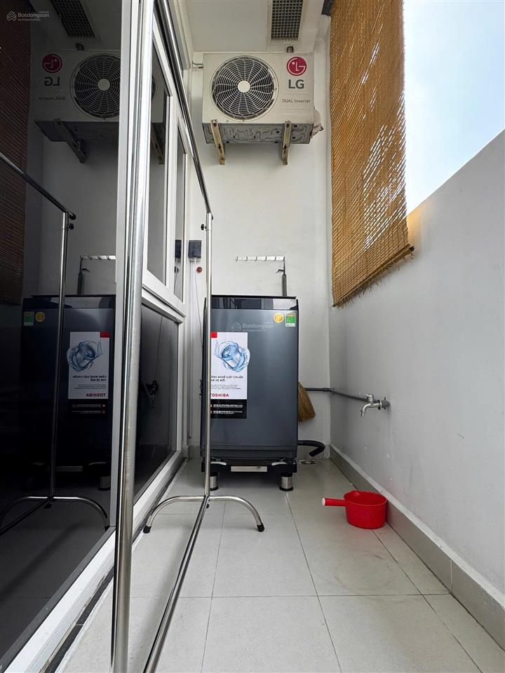 Cần cho thuê officetel  florita q7  8tr/th