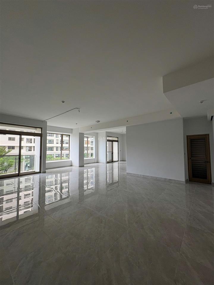 Cho thuê shop tầng hồ bơi, đẹp tại the peak midtown, 50 triệu vnd, 124m2, 3pn, 2wc