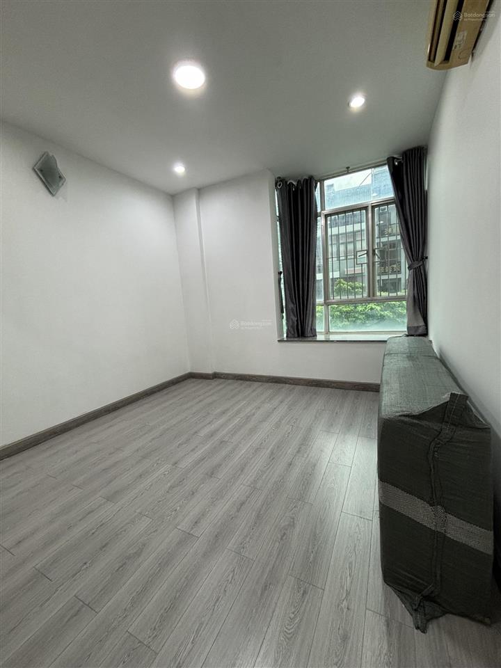 Cần bán gấp căn hộ hoàng anh 2, q.7, 2pn, 2wc, nhà đẹp, dt 96m2, giá 4,050 tỷ.  0902 597 *** hoa