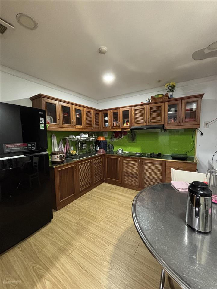 Cần bán gấp căn hộ hoàng anh 2, q.7, 2pn, 2wc, nhà đẹp, dt 96m2, giá 4,050 tỷ.  0902 597 *** hoa
