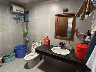 Cần bán gấp căn hộ hoàng anh 2, q.7, 2pn, 2wc, nhà đẹp, dt 96m2, giá 4.050ty.  0902 597 *** hoa