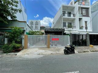 Bán nhà cấp 4 (8x18m) tiện xây mới tại đường 49, tân quy, q7, giá 29 tỷ  0917 796 ***
