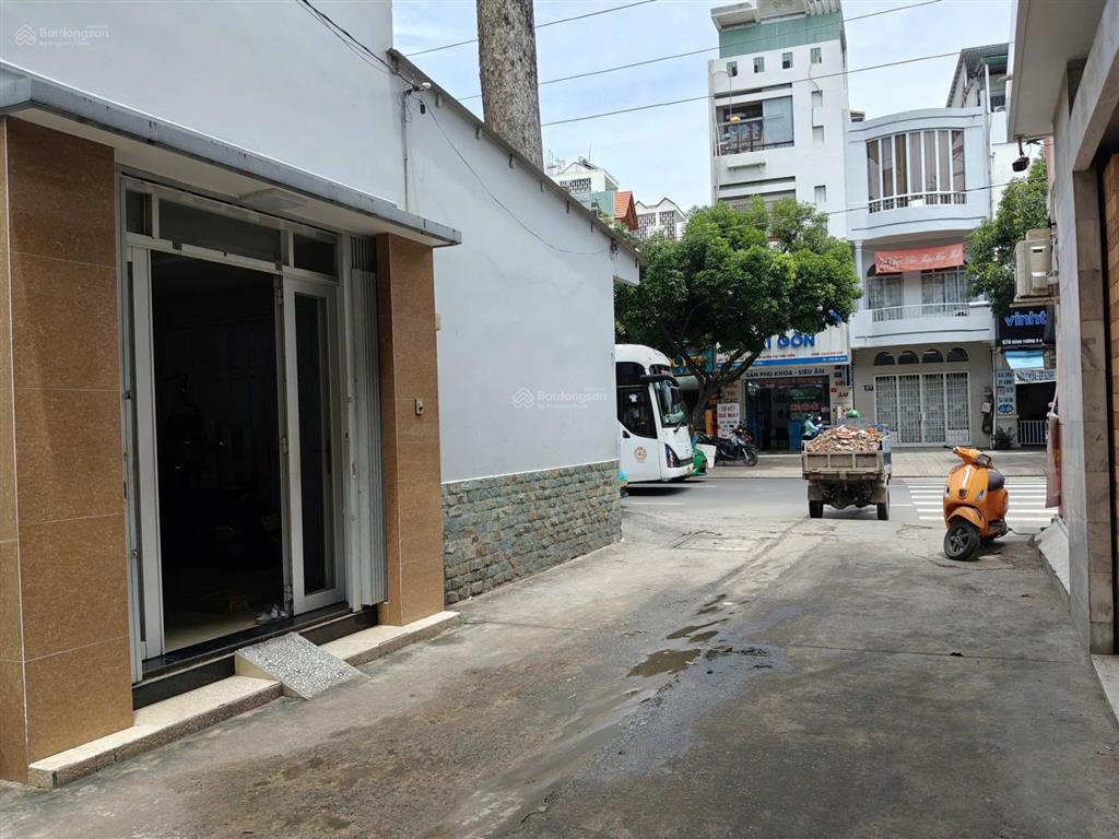 Bán nhà đẹp 2 lầu hxh 66 đường hùng vương quận 10 dt 36.6m2 giá 12,5 tỷ  0917 796 *** em phương