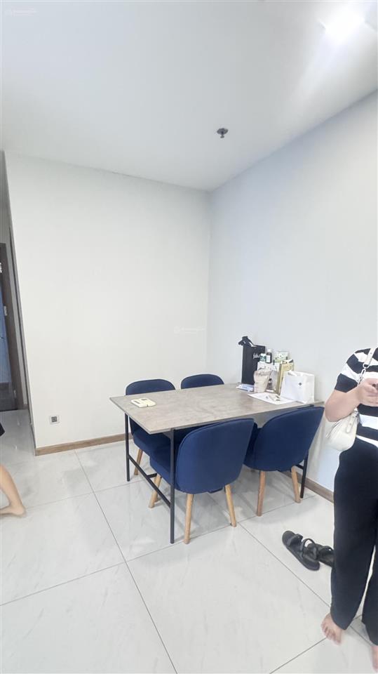 Cho thuê căn hộ 2 phòng ngủ view sông và công viên giá chỉ 28tr.  0907 999 ***