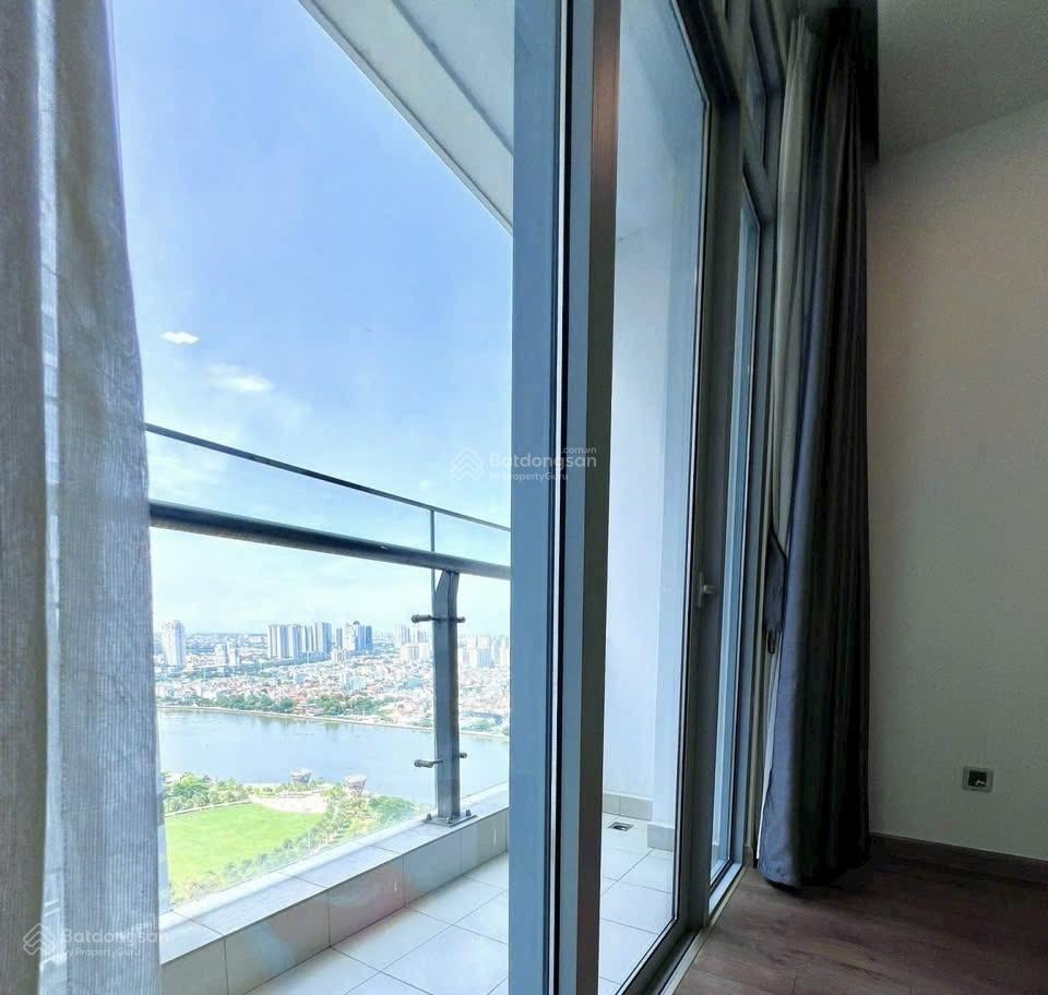 Cho thuê căn hộ 2 phòng ngủ view sông và công viên giá chỉ 28tr.  0907 999 ***