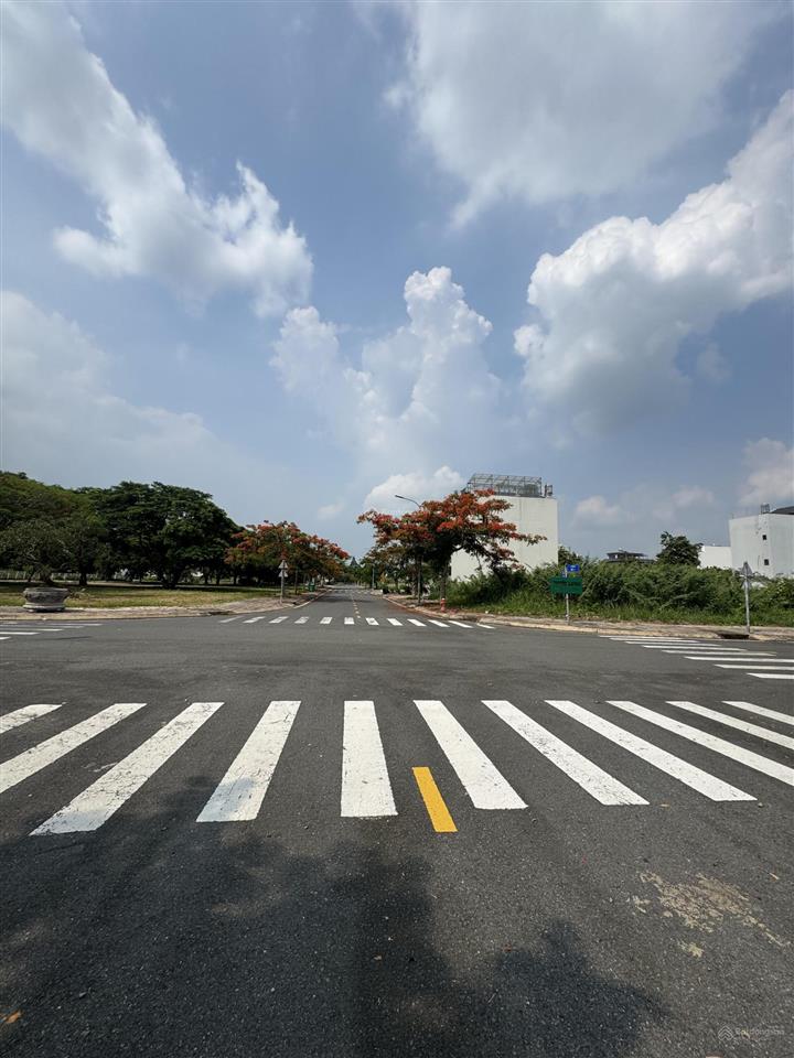 Bán đất nền bộ công an phạm hữu lầu 1 lô view sông tôm 12x27m, giá 35 tỷ