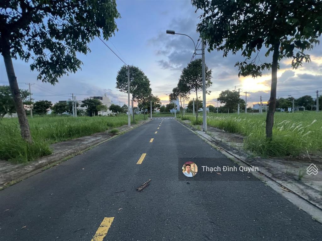 Lô góc hẻm siêu đẹp tại saigon village. dt 80m², góc hẻm kế bên 4 mét thoáng mát