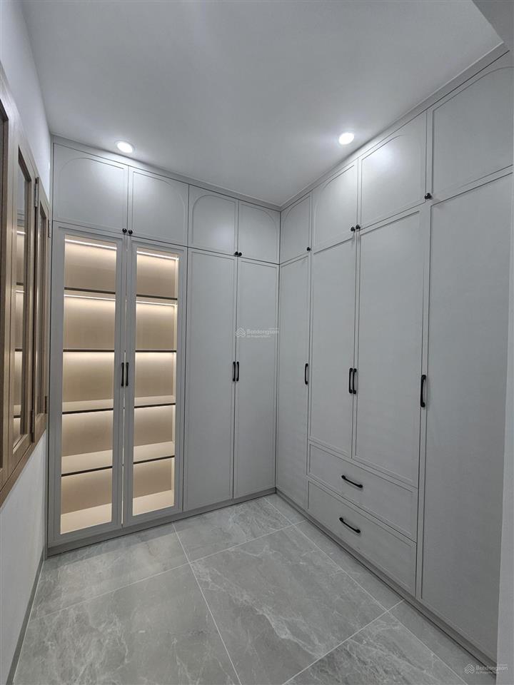 Bán & cho thuê penthouse sky garden 3 227m2