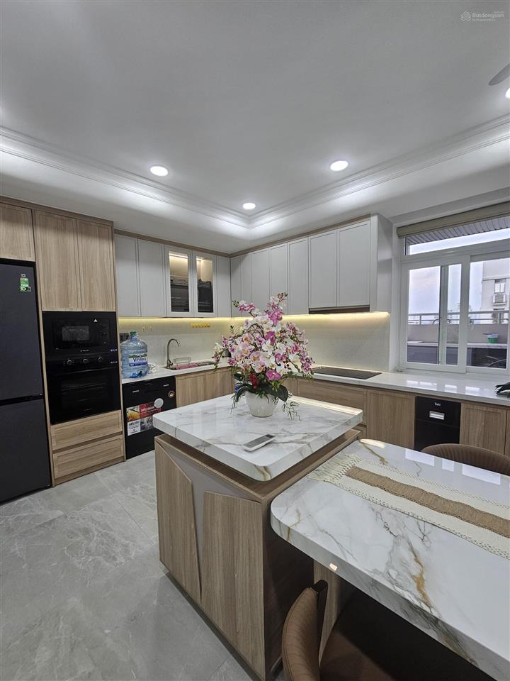 Bán & cho thuê penthouse sky garden 3 227m2