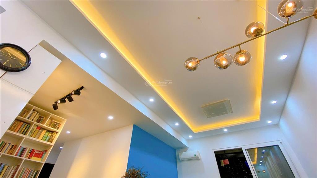 Nhà mình cần bán căn 3 phòng ngủ chung cư vstar phú thuận, quận 7, có sổ