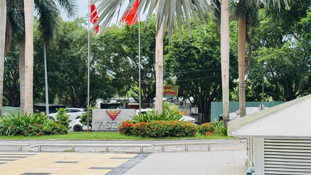 Nhà mình cần bán căn 3 phòng ngủ chung cư vstar phú thuận, quận 7, có sổ
