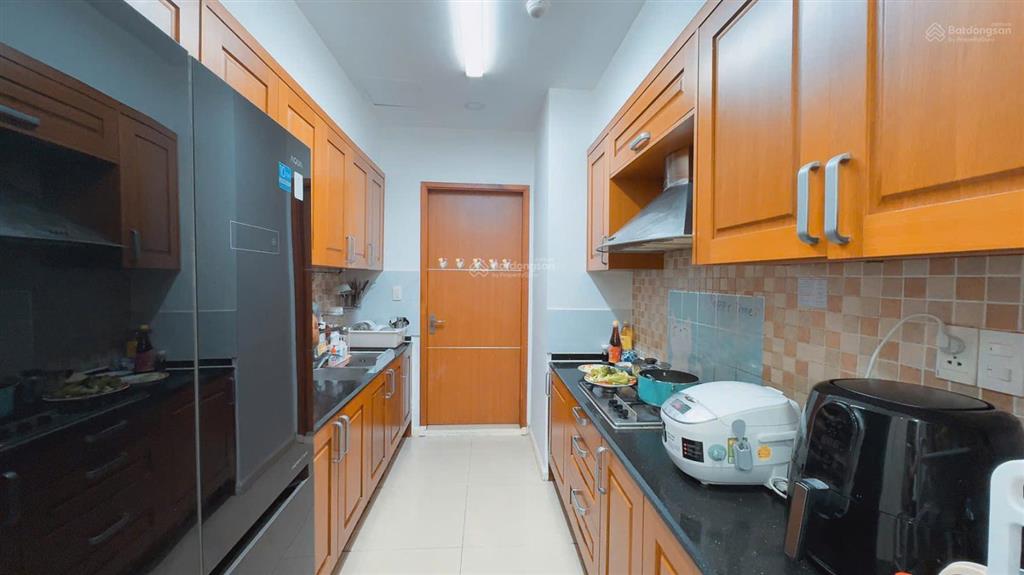 Nhà mình cần bán căn 3 phòng ngủ chung cư vstar phú thuận, quận 7, có sổ