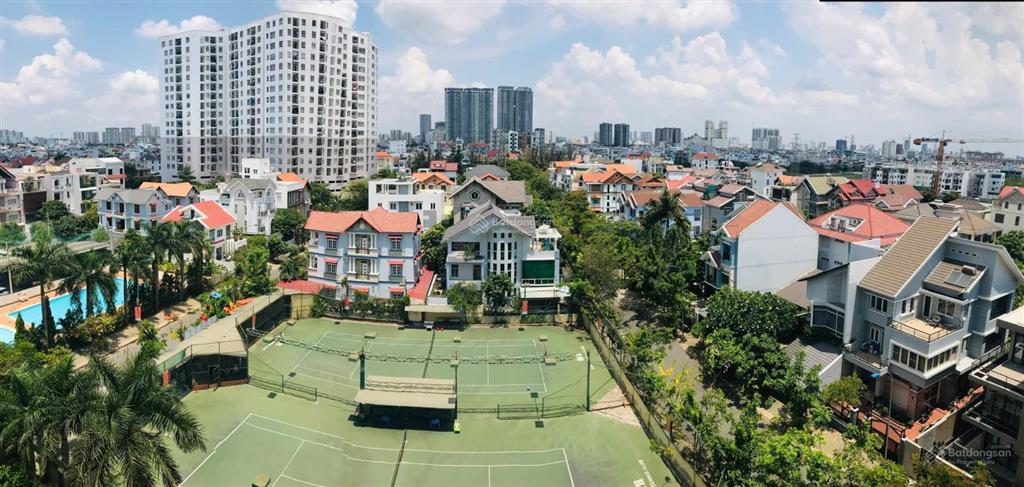 Nhà mình cần bán căn 3 phòng ngủ chung cư vstar phú thuận, quận 7, có sổ