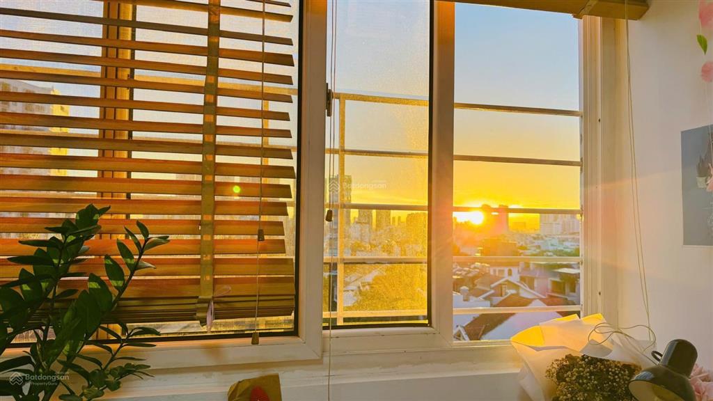 Nhà mình cần bán căn 3 phòng ngủ chung cư vstar phú thuận, quận 7, có sổ