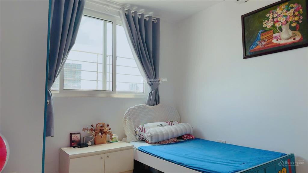 Nhà mình cần bán căn 3 phòng ngủ chung cư vstar phú thuận, quận 7, có sổ