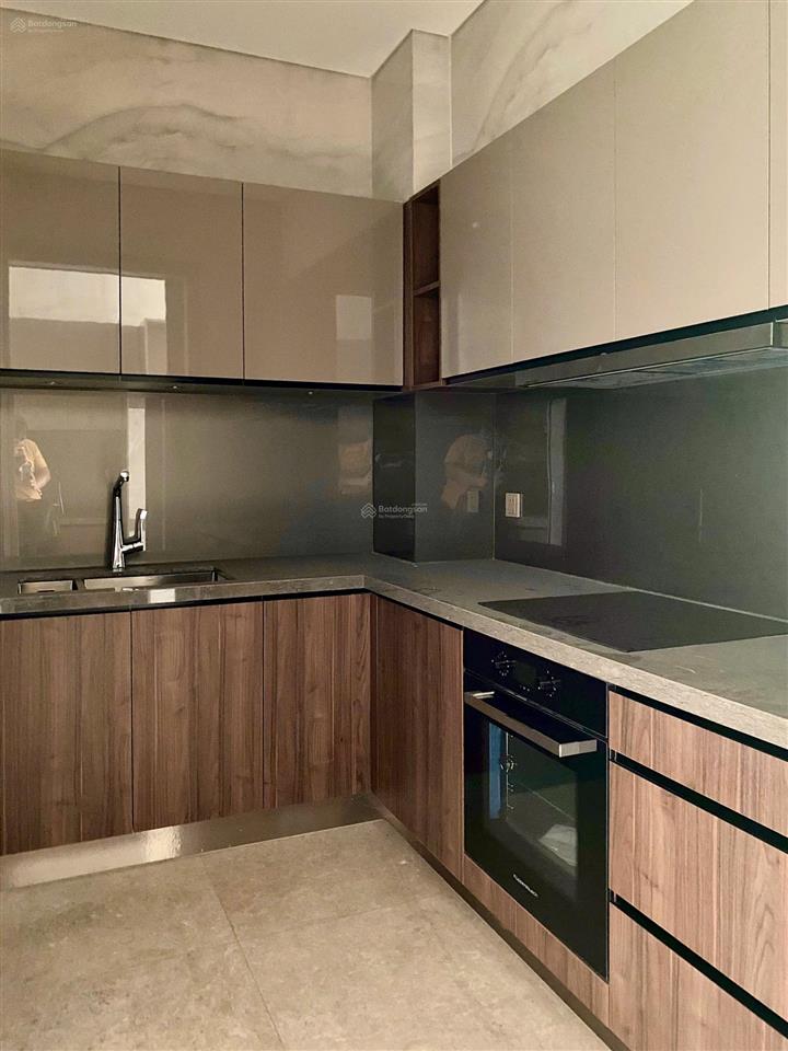 Nhà mới 100% chưa qua sử dụng, bán căn hộ marq 4 phòng ngủ 145m2 giá 29.8 tỷ, ô xe, thang máy riêng