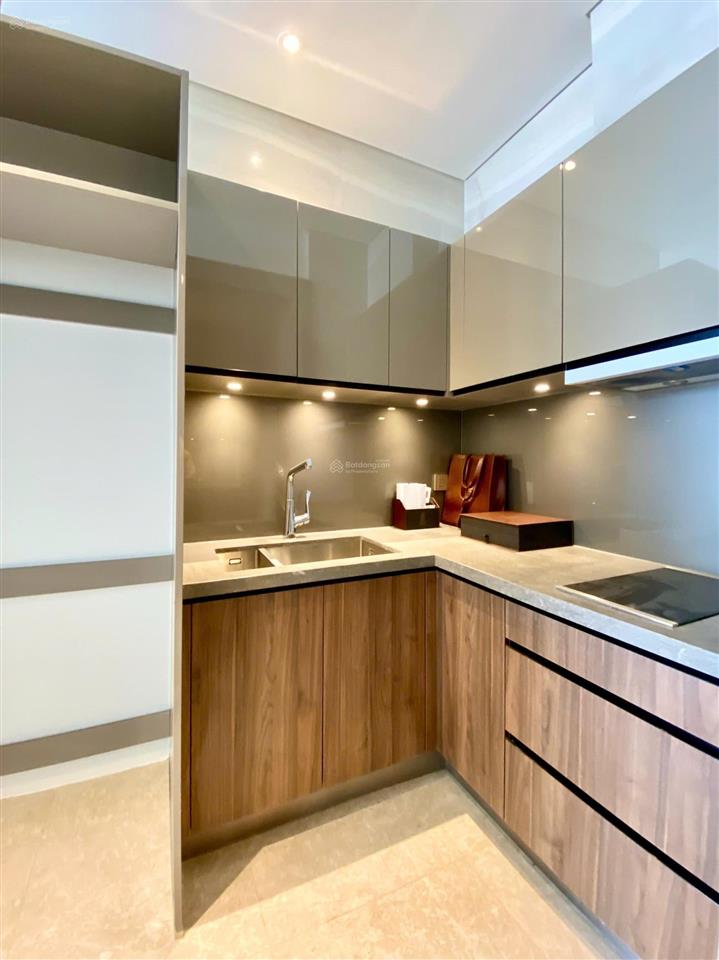 Nhà mới 100% chưa qua sử dụng, bán căn hộ marq 4 phòng ngủ 145m2 giá 29.8 tỷ, ô xe, thang máy riêng