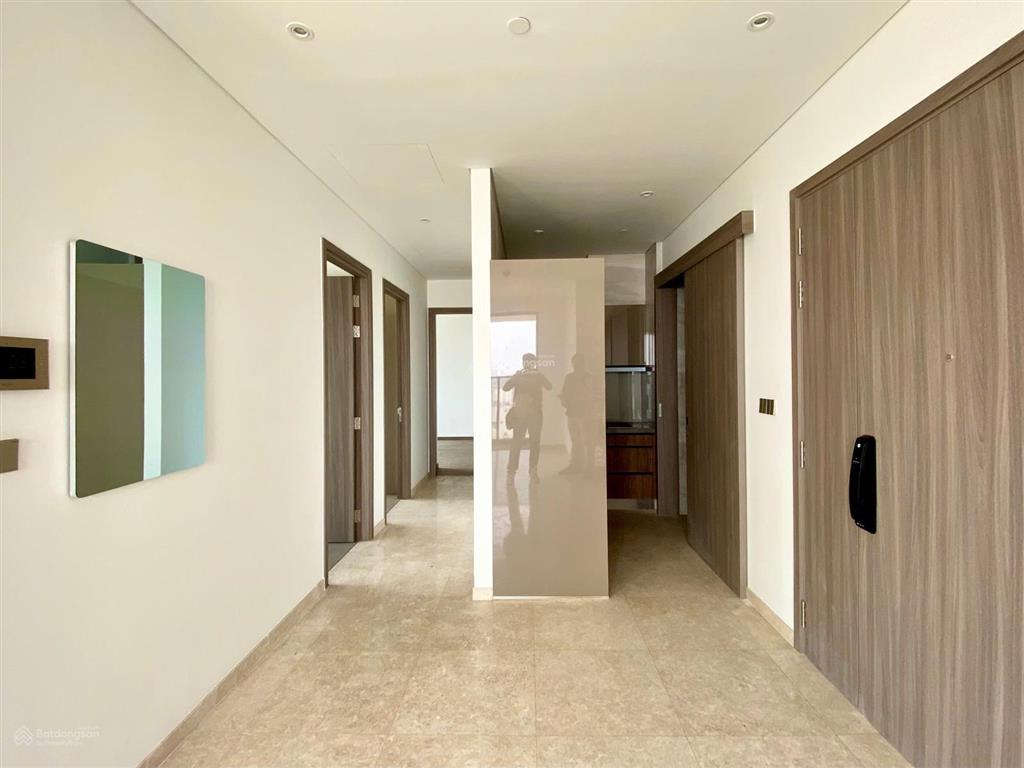 Nhà mới 100% chưa qua sử dụng, bán căn hộ marq 4 phòng ngủ 145m2 giá 29.8 tỷ, ô xe, thang máy riêng