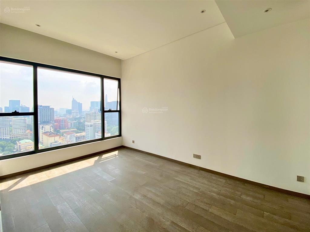 Nhà mới 100% chưa qua sử dụng, bán căn hộ marq 4 phòng ngủ 145m2 giá 29.8 tỷ, ô xe, thang máy riêng