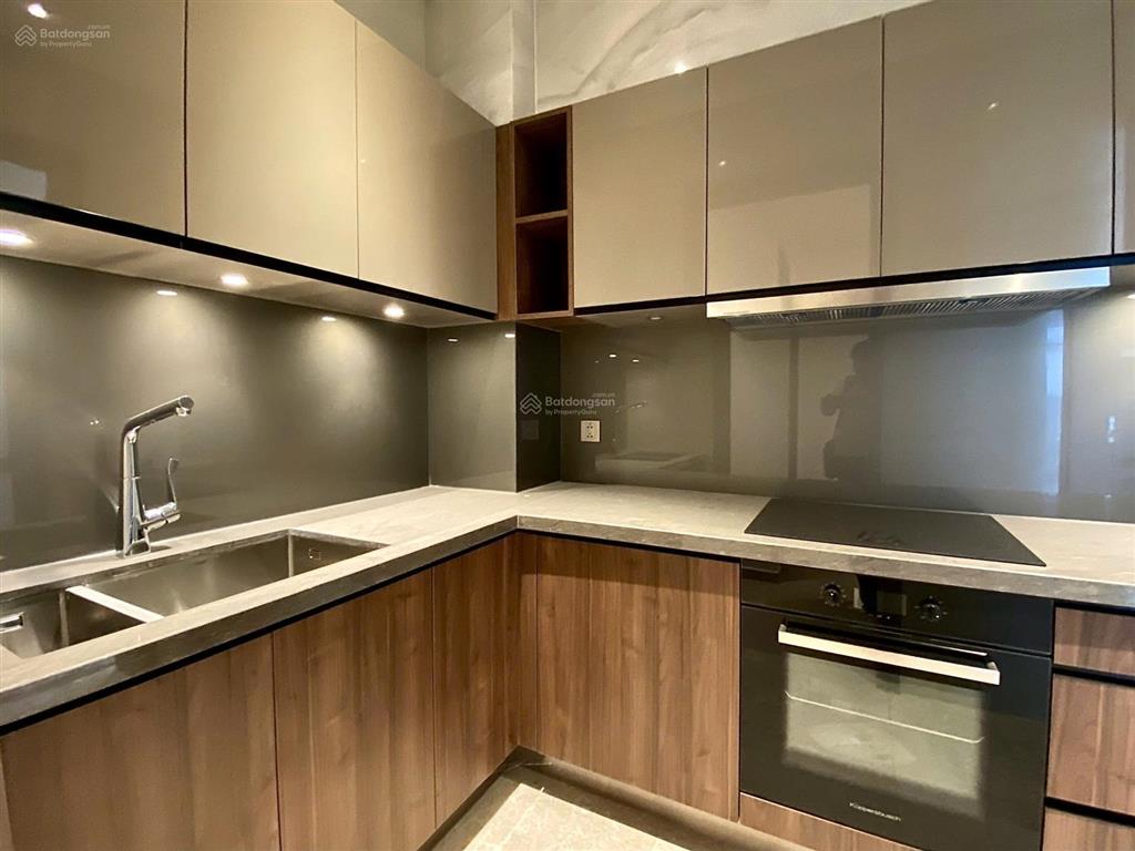Nhà mới 100% chưa qua sử dụng, bán căn hộ marq 4 phòng ngủ 145m2 giá 29.8 tỷ, ô xe, thang máy riêng