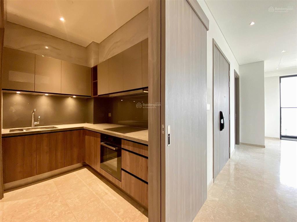 Nhà mới 100% chưa qua sử dụng, bán căn hộ marq 4 phòng ngủ 145m2 giá 29.8 tỷ, ô xe, thang máy riêng