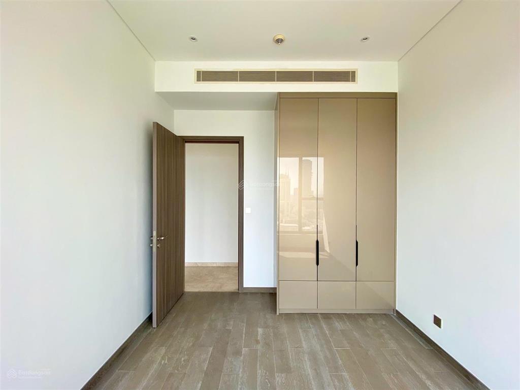 Nhà mới 100% chưa qua sử dụng, bán căn hộ marq 4 phòng ngủ 145m2 giá 29.8 tỷ, ô xe, thang máy riêng