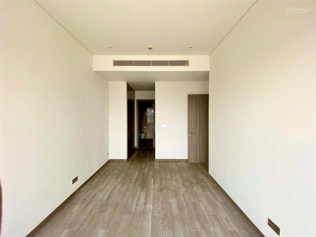 Nhà mới 100% chưa qua sử dụng, bán căn hộ marq 4 phòng ngủ 145m2 giá 29.8 tỷ, ô xe, thang máy riêng
