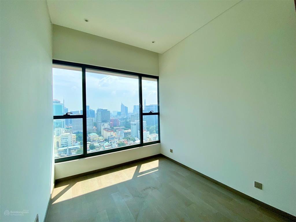 Nhà mới 100% chưa qua sử dụng, bán căn hộ marq 4 phòng ngủ 145m2 giá 29.8 tỷ, ô xe, thang máy riêng