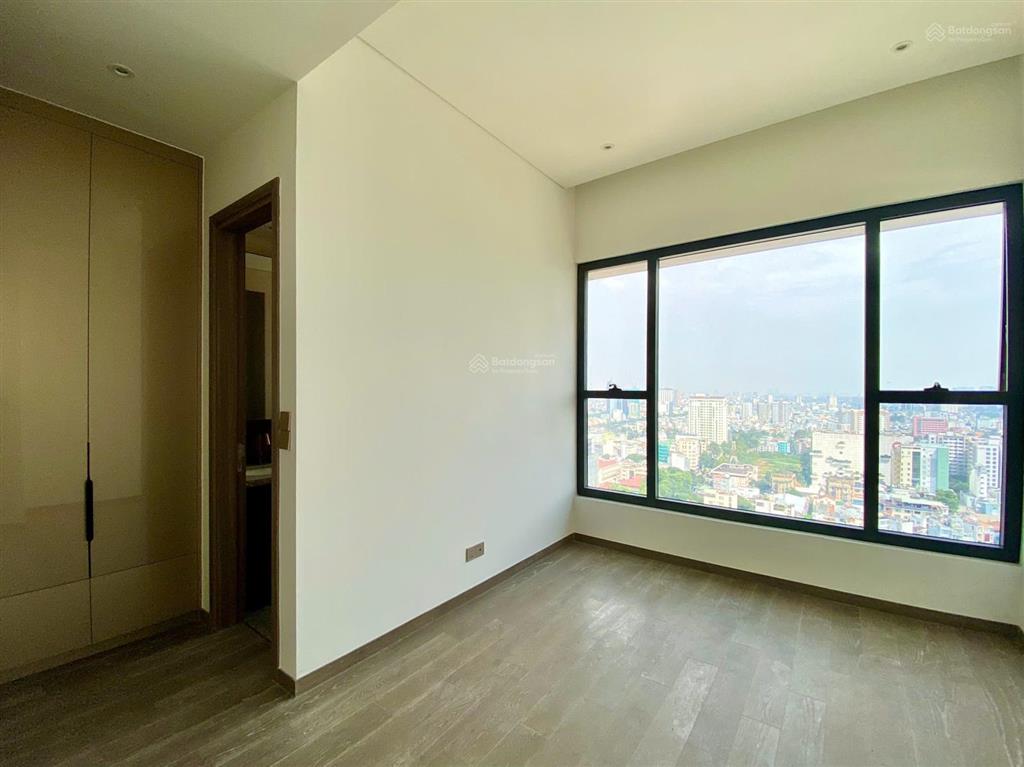 Nhà mới 100% chưa qua sử dụng, bán căn hộ marq 4 phòng ngủ 145m2 giá 29.8 tỷ, ô xe, thang máy riêng