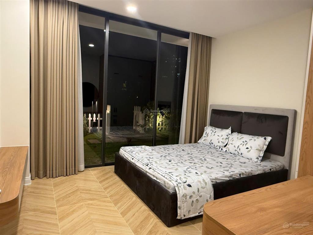 Tôi cần cho thuê trệt có sân vườn, full nội thất ôtô định danh, thang máy tân cửa