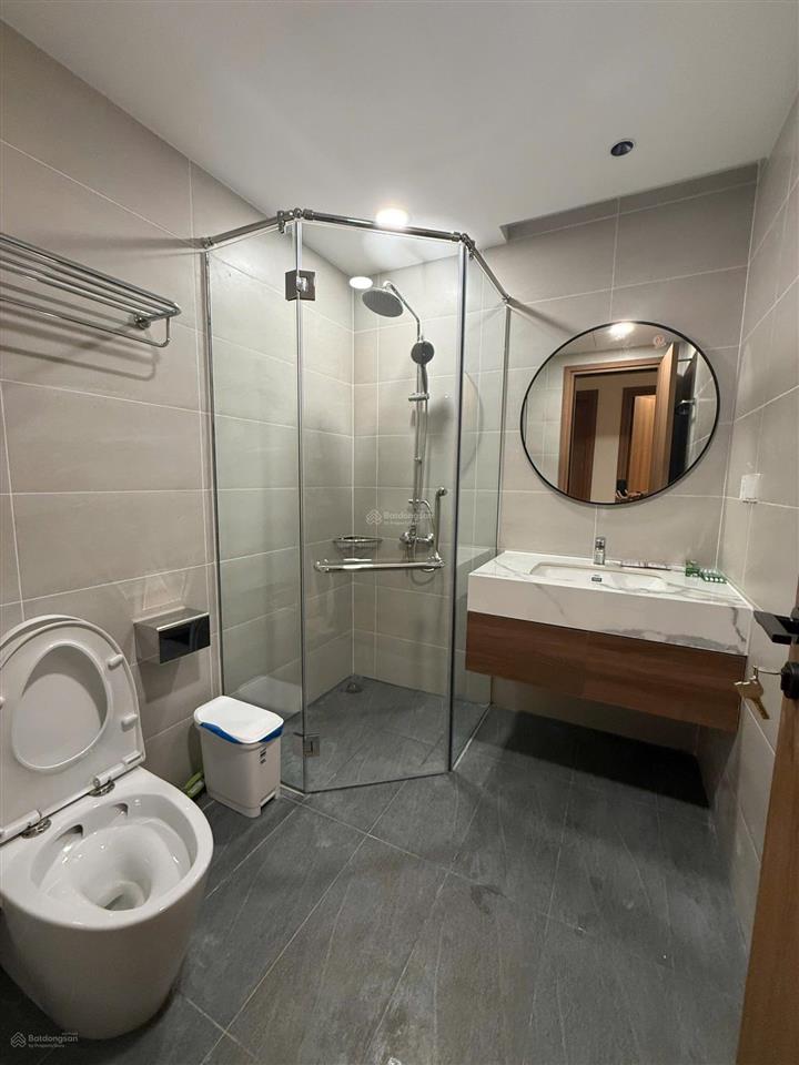 Tôi cần cho thuê trệt có sân vườn, full nội thất ôtô định danh, thang máy tân cửa