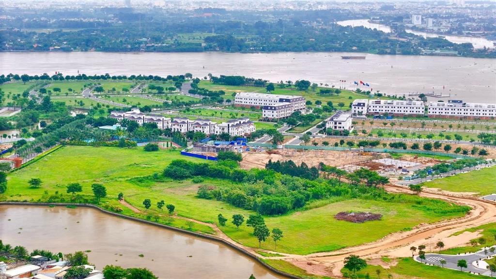 Chính chủ bán btđl sông căn góc giá 63 tỷ dt 916m2 liền kề sân golf, trường học, y tế, hồ bơi