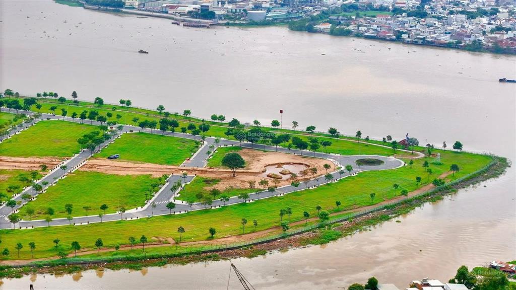 Chính chủ bán btđl sông căn góc giá 63 tỷ dt 916m2 liền kề sân golf, trường học, y tế, hồ bơi