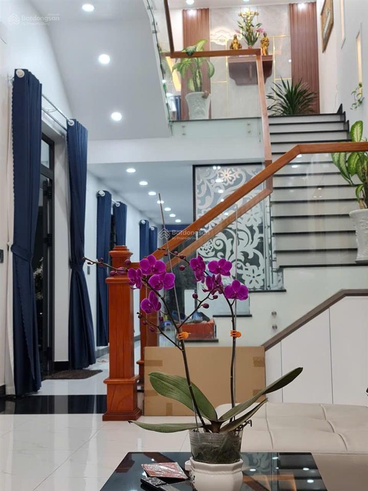 Tôi cần bán gấp nhà góc 2 mặt tiền xã mỹ yên, huyện bến lức, long an, nhà còn mới xây kiên cố để ở