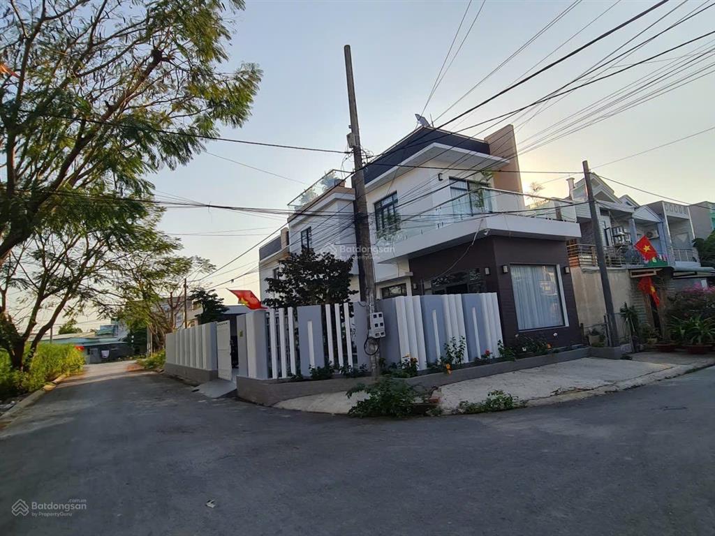 Tôi cần bán gấp villa góc 2 mặt tiền xã mỹ yên, bến lức, long an. nhà mới đẹp có chỗ để ô tô.