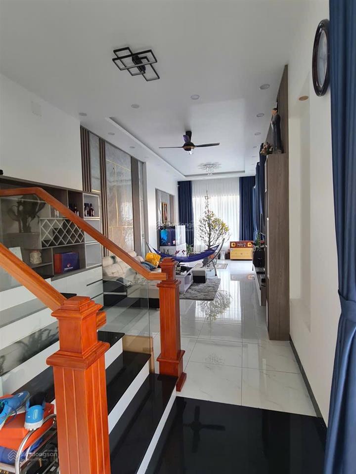 Tôi cần bán gấp villa góc 2 mặt tiền xã mỹ yên, bến lức, long an. nhà mới đẹp có chỗ để ô tô.