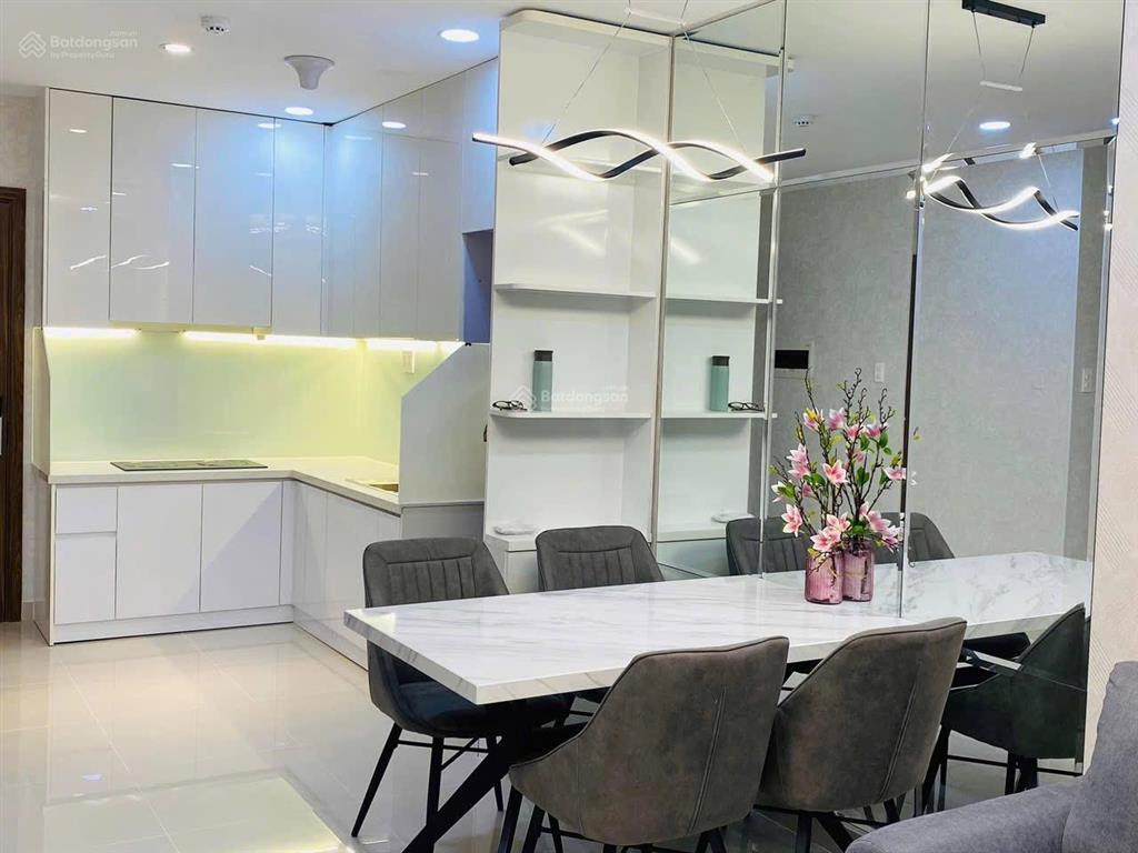 Tôi cần bán gấp căn hộ 2pn2wc full nội thất, chỉ xách vali vào ở nhà mới chưa sử dụng