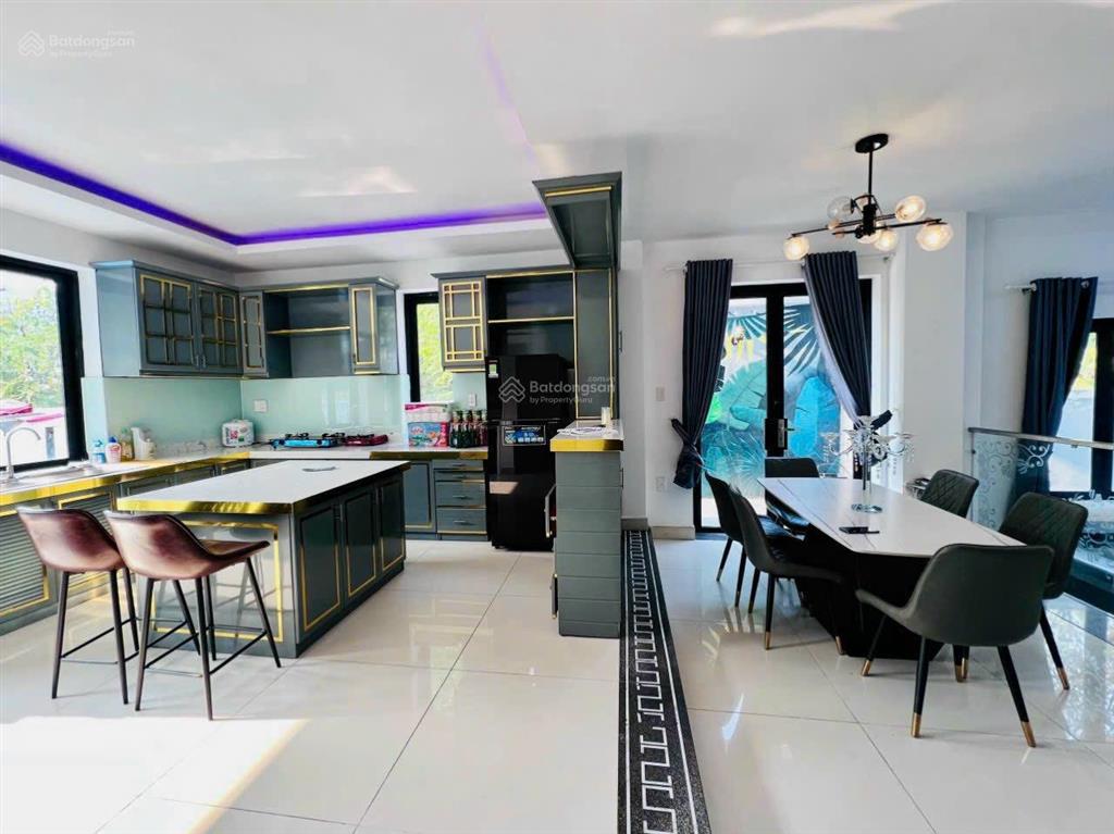 Cho thuê biệt thự lđh ,nhà bè.giáp quận 7.có hồ bơi,sân vườn,5pn.giá40tr/tháng.0909 460 *** đức