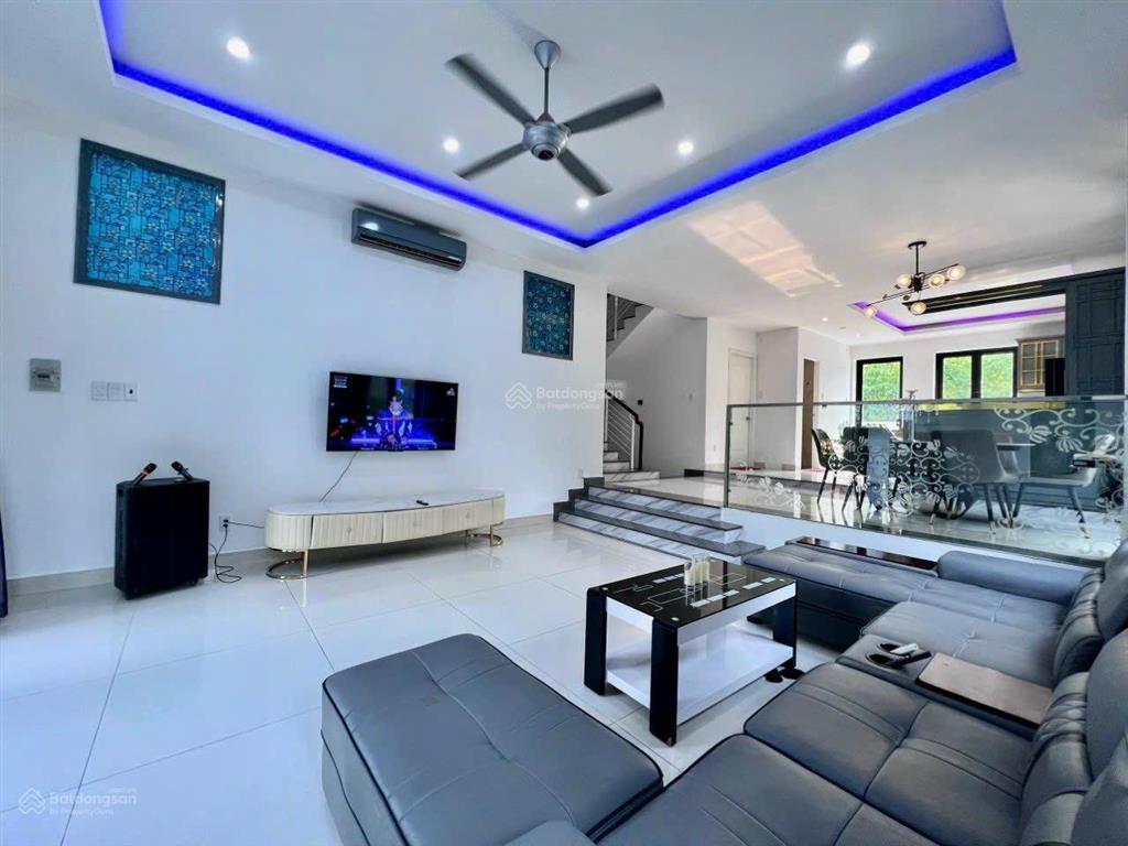 Cho thuê biệt thự lđh ,nhà bè.giáp quận 7.có hồ bơi,sân vườn,5pn.giá40tr/tháng.0909 460 *** đức