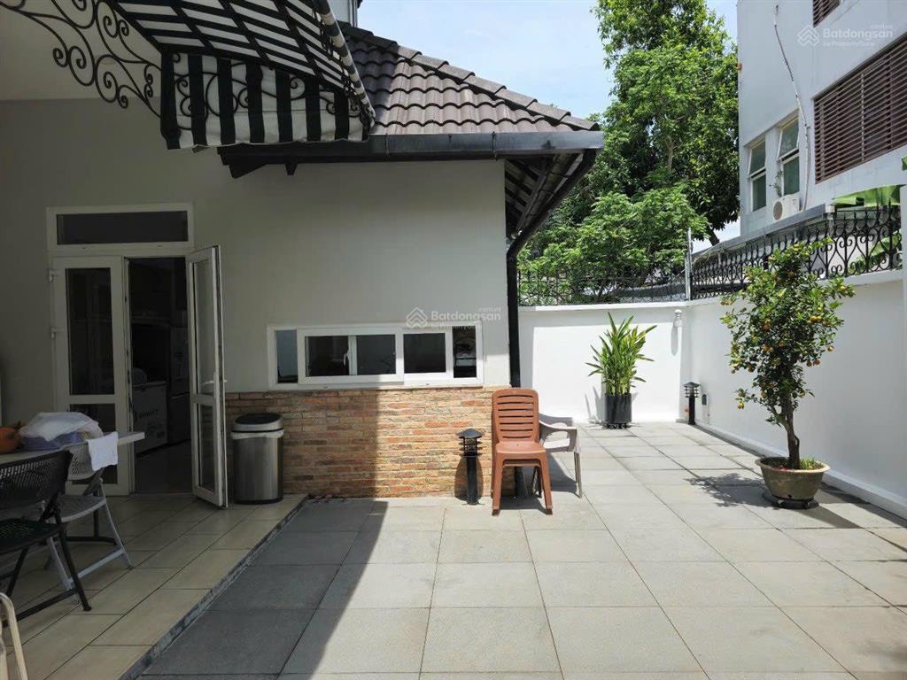 Cho thuê biệt thự lđh ,nhà bè.giáp quận 7.có hồ bơi,sân vườn,5pn.giá40tr/tháng.0909 460 *** đức