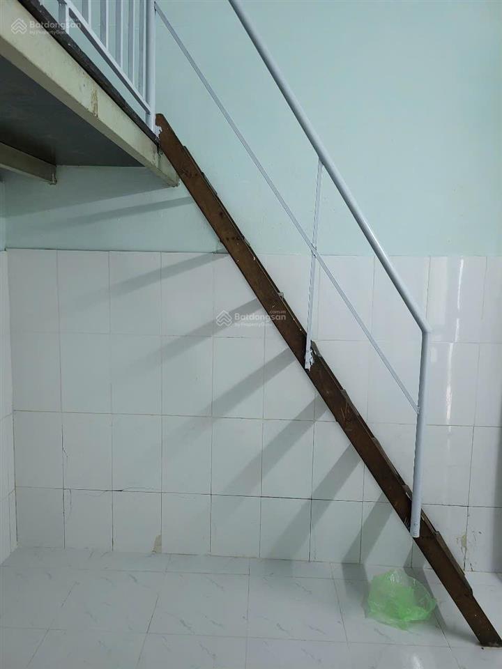 Phòng trọ 15m2 có gác lửng ngay chợ tân hương, quận tân phú  vị trí trung tâm, khu dân cư an ninh