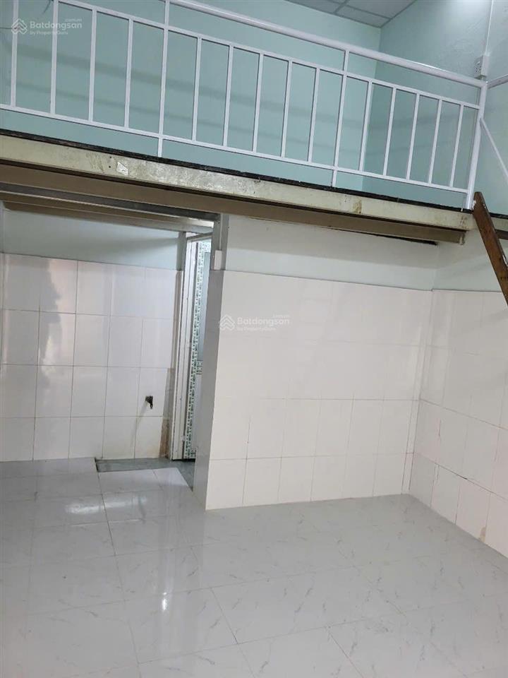 Phòng trọ 15m2 có gác lửng ngay chợ tân hương, quận tân phú  vị trí trung tâm, khu dân cư an ninh