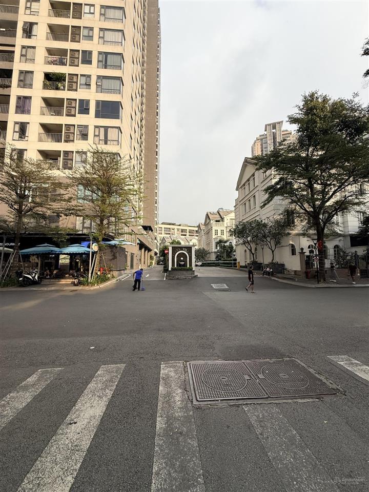 Biệt thự sài gòn pearl dt 7x21m, hầm, 3l, full nội thất, gía 85ty tlcc