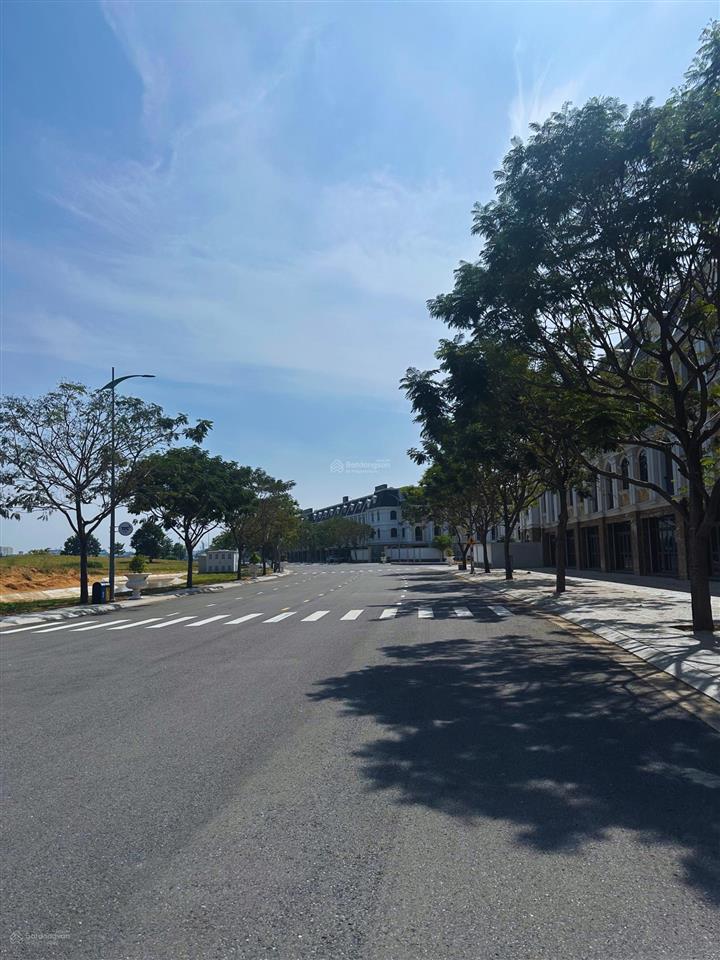 Chính chủ cần bán căn nhà liền kề tại đảo kim quy, 1 trệt 2 lầu 1 tum view suối ngọc đẹp nhất dự án