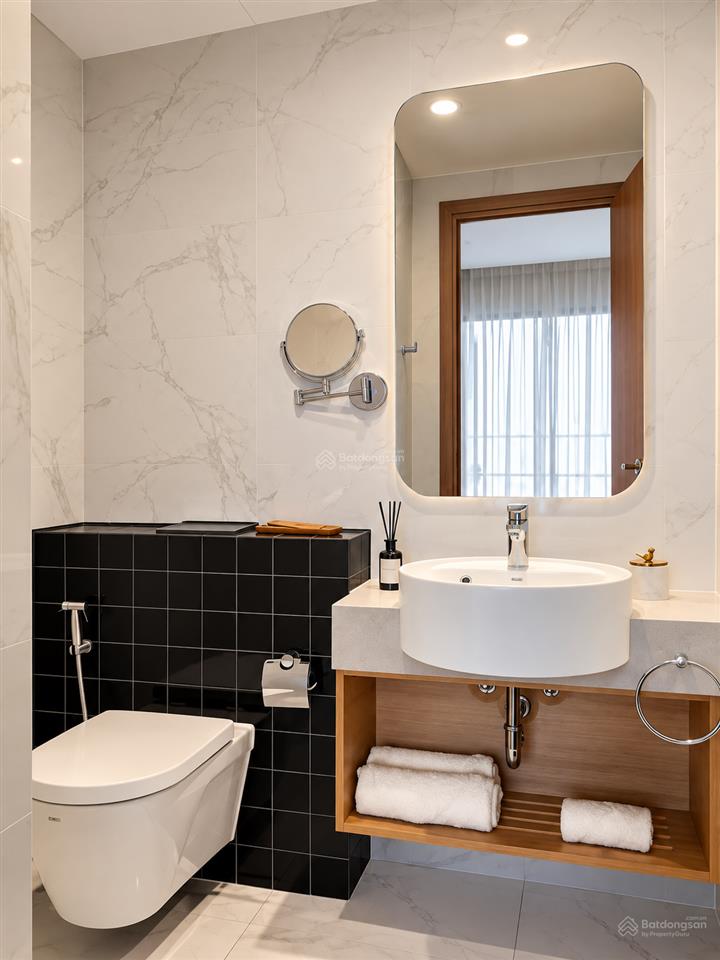 Kẹt tiền bán gấp căn hộ 3pn 90m2 view hồ bơi giá 4,9 tỷ